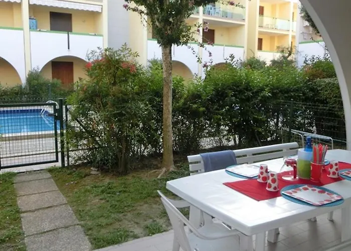 Beautiful Four-Roomed Flat For 7 People With Swimming Pool - By Beahost Rentals