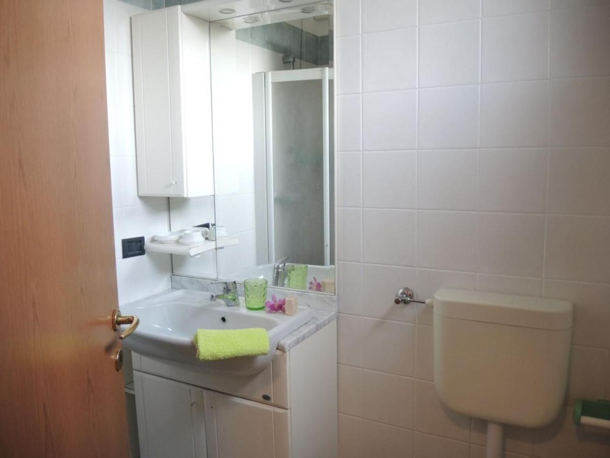 Beautiful Four-roomed Flat For 7 People With Swimming Pool - By Beahost *